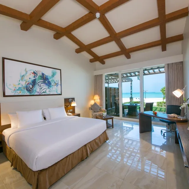 Premium, Chalet, King Bed, Beach Front, Private Garden, Terrace، Danat Jebel Dhanna Resort 2/7