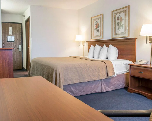غرفة بسرير كينج، Quality Inn Hudsonville South 1/2