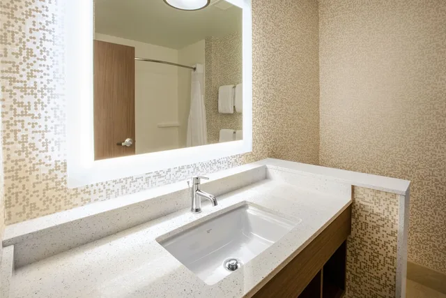 غرفة قياسية بسرير كوين، HOLIDAY INN EXPRESS & SUITES INDIANAPOLIS NE - NOBLESVILLE 2/2