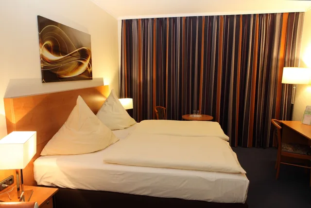 غرفة قياسية بسرير كوين، Hotel Boulevard Cologne 6/10