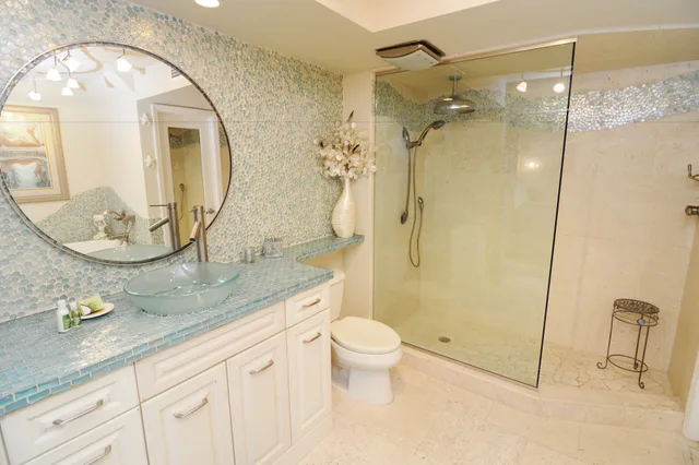 2 Bedrooms, Condo, Deluxe, King and Queen Bed, Water Front, 2 Bathrooms, Resort Harbour Properties 5/6