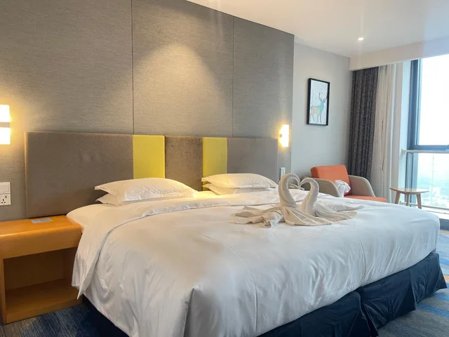 غرفة بسريرين منفصلين وسرير كينج، Holiday Inn Express Zhengzhou Zhengdong 3/6