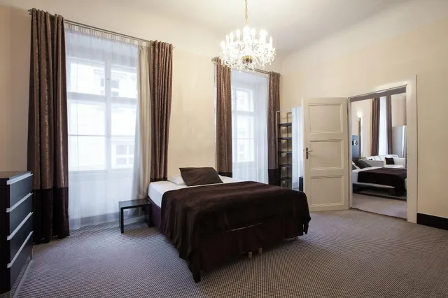 Family Suite, Old Town Square Residence by Emblem 3/10