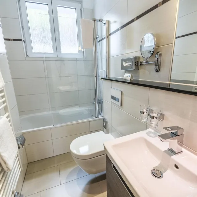 جناح جونيور، Hotel Lousberg 3/4