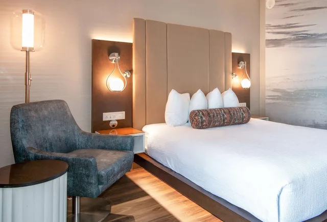 Coast, Premium, Queen Bed، Coast Victoria Hotel Marina By Apa 5/8