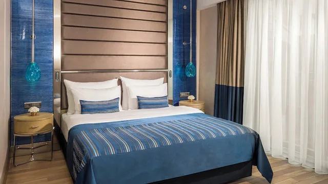 غرفة بريميوم بسرير كينج، Crowne Plaza Istanbul - Florya 7/10