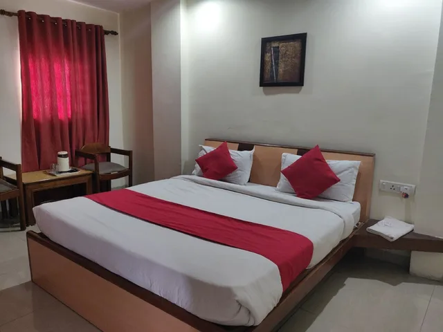 غرفة فاخرة بسرير مزدوج، HOTEL RAHUL 1/4