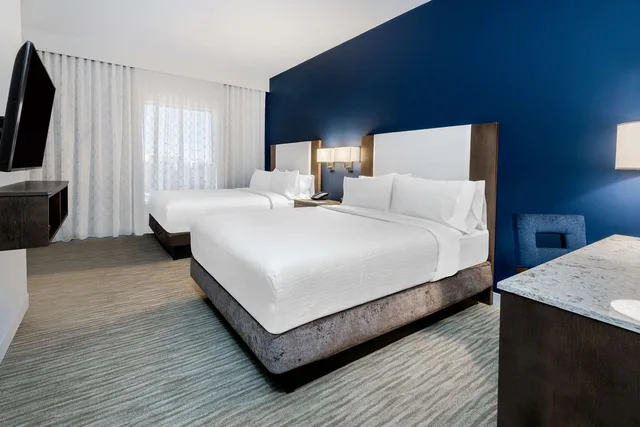 2 Rooms, Suite, Queen Bed, Bathtub, Accessible, Embassy Suites By Hilton College Station 1/2
