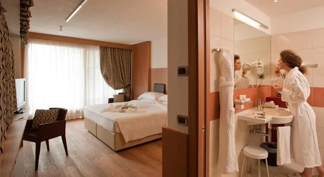 غرفة كلاسيكية عائلية، Hotel Alaska Cortina 1/2