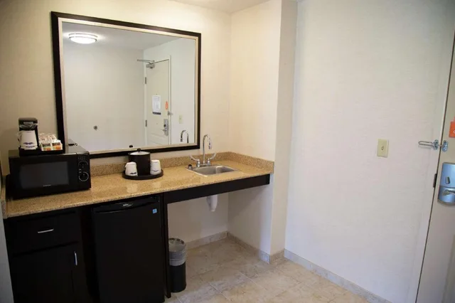 استوديو بسريرين كوين مع أريكة لذوي الإعاقة، Hampton Inn and Suites Sharon 9/10