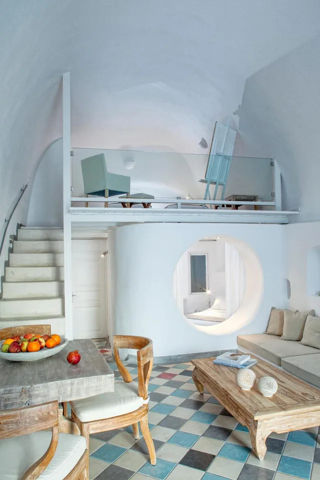 جناح، Ikastikies Suites 6/8