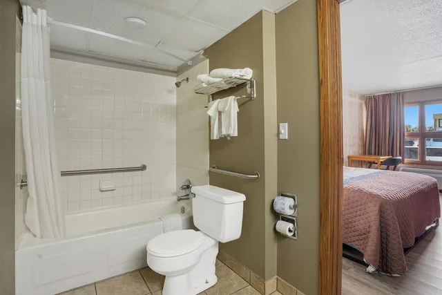 غرفة بسرير كينج لذوي الإعاقة لغير المدخنين، Devils Lake Inn By OYO Near Devils Lake Regional Airport 8/10