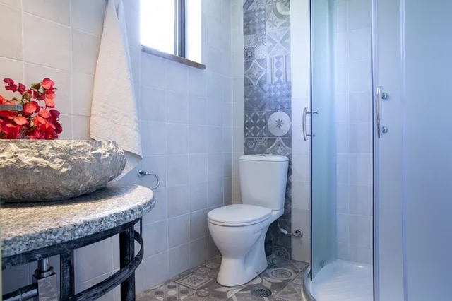 غرفة عائلية بثلاثة أسرّة مع أريكة، VOULAMANDIS HOUSE 2/3