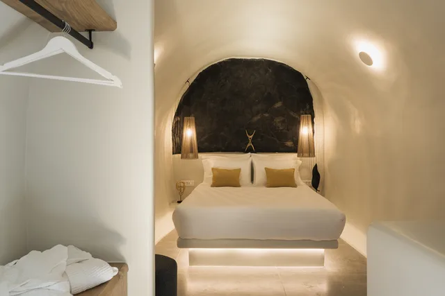 جناح جونيور بحوض جاكوزي، Aeon Suites - Adults Only By Mr and Mrs White 2/5