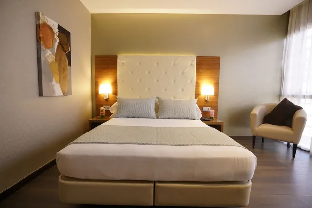 غرفة ديلوكس بسرير كوين بإطلالة على البحر، Az Hotel Kouba 1/4