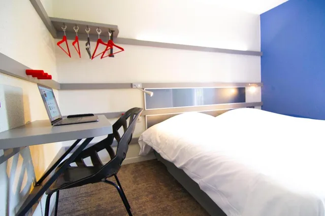 Room, Twin Beds, Enzo Hotels Trappes by Kyriad Direct 2/7