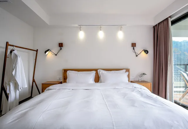 Room, King Bed, Balcony, Bathtub, Hangzhou Sansu Hotel 1/4