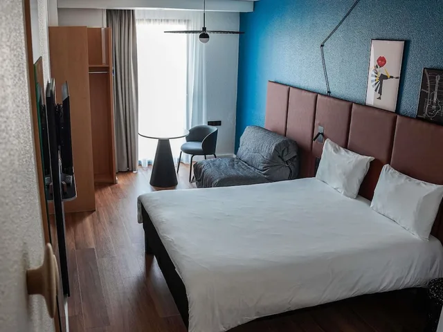 غرفة ثلاثية بسرير مزدوج مع أريكة، Ibis Bayeux Port En Bessin 1/10