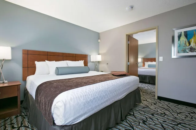Suite, King Bed, Sofa, Hot Tub, Accessible, Best Western Plus Blaine At The National Sports Center 4/7