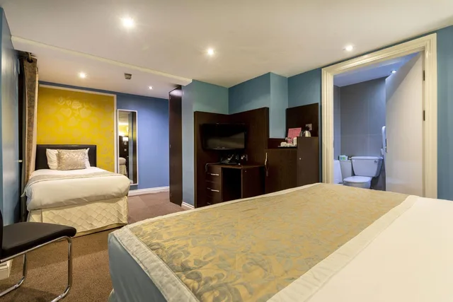 غرفة ثلاثية بثلاثة أسرّة، Hotel Shepherds Bush London 1/1