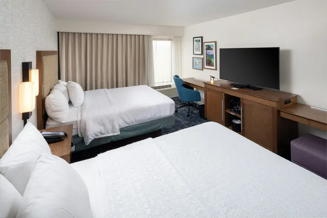 غرفة بسريرين كوين لذوي الإعاقة، Hampton Inn Suites Asheville I 26 1/5