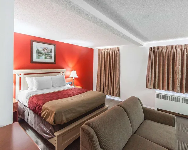 غرفة بسرير كوين، Econo Lodge Inn & Suites Drumheller 3/3