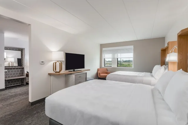 غرفة بريميوم بسرير كوين لذوي الإعاقة، Holiday Inn Columbus an IHG Hotel (ex. Comfort Inn and Suites) 1/4