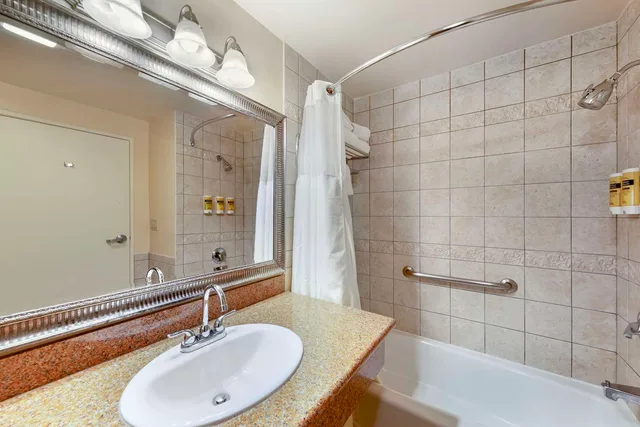 جناح بسرير كينج مع أريكة، Best Western Plus Country Park Hotel 2/3