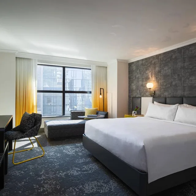 غرفة بسرير كينج في طابق مرتفع، Renaissance New York Times Square Hotel 1/10