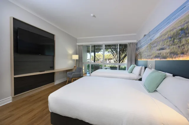 Executive, 2 Double Beds, Lagoon View، Novotel Sunshine Coast Resort 1/7