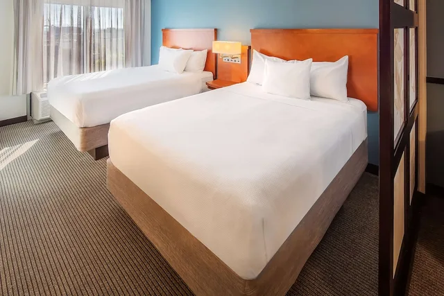 غرفة قياسية بسريرين كوين مع أريكة، Hyatt Place Madison Downtown 3/9