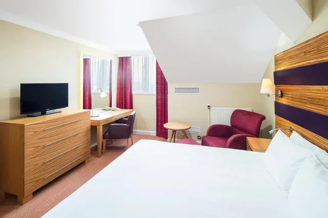 جناح بسرير كينج بغرفة نوم واحدة بإطلالة مع دخول الصالة، Crowne Plaza Chester 2/4