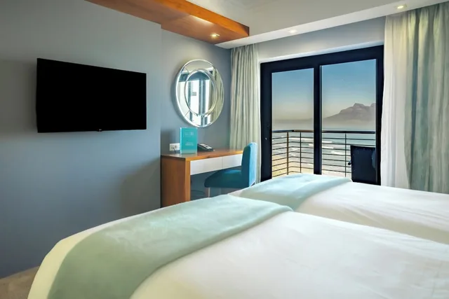 Mountain, Twin Beds, Sea View, Balcony، Blaauwberg Beach Hotel 2/4