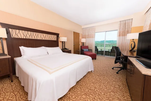 Room, King Bed, Balcony, Marriott Meadowview Conference Resort Convention Center 7/10