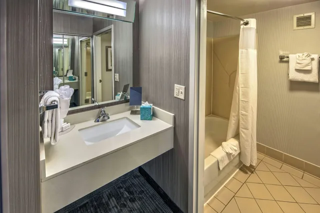 غرفة بسريرين كوين، Courtyard by Marriott Springfield 2/2