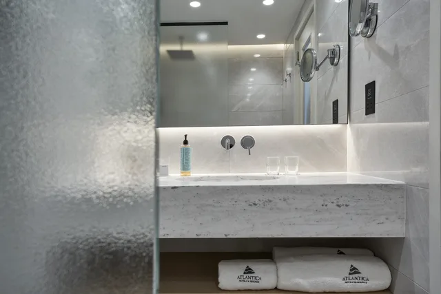 Room, Double Bed, Lateral Side Sea View، Atlantica Bay 4/4