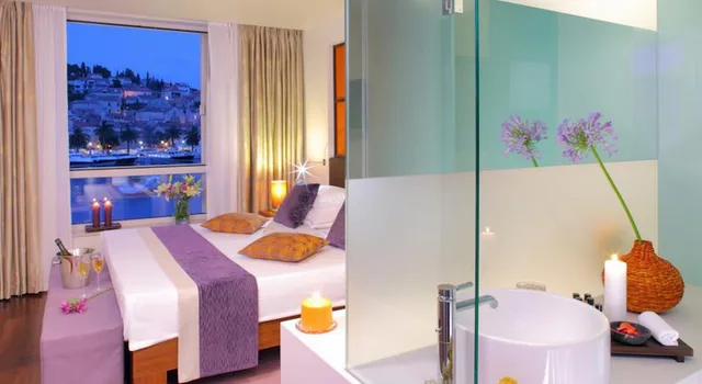 غرفة سوبيريور بسرير مزدوج أو سريرين منفصلين بإطلالة على البحر، Adriana Hvar Spa Hotel 2/3