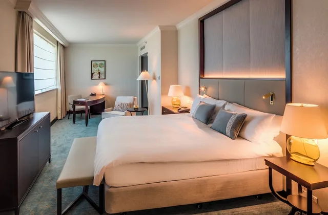 Classic, King Bed, Palace View, Club Lounge Access، Intercontinental Warsaw 4/10
