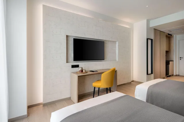 غرفة سوبيريور بسريرين منفصلين بشرفة، Urban K Hotel Athens 3/5