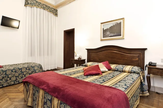 غرفة سوبيريور بسرير كوين وسرير فردي، Hotel Alla Fava 1/3