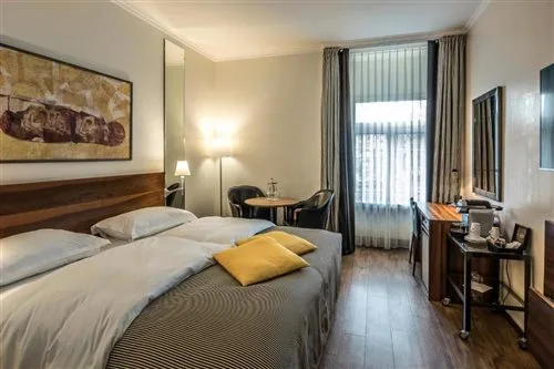غرفة بإطلالة على النهر مفردة بسرير مزدوج، Central Plaza Hotel 1/2