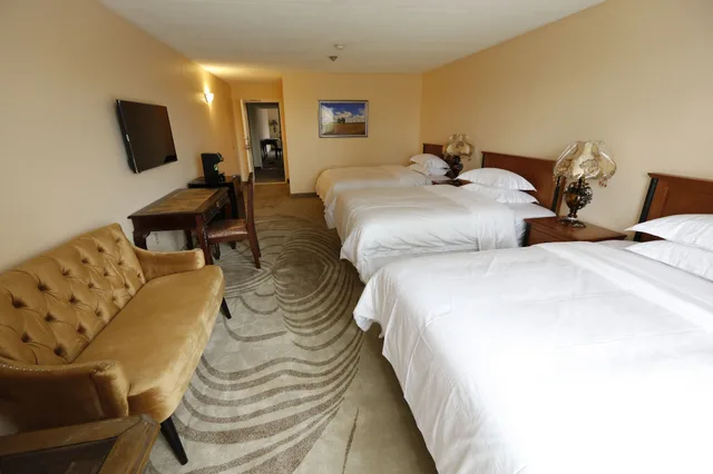 غرفة عائلية بسريرين كوين، Fullerton Manor Inn 3/6