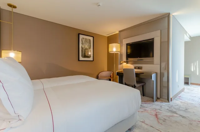 غرفة ديلوكس بسريرين منفصلين بإطلالة على المدينة، Turim Boulevard Hotel 1/4