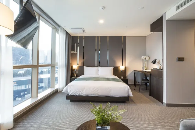 غرفة بريميير بسرير كينج، Centum Primus Hotel 2/3