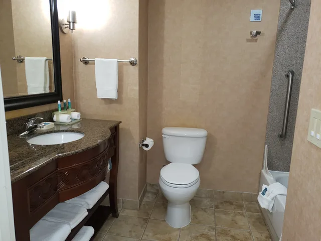 Room, King Bed, Holiday Inn Express Suites Klamath Falls Central 3/5