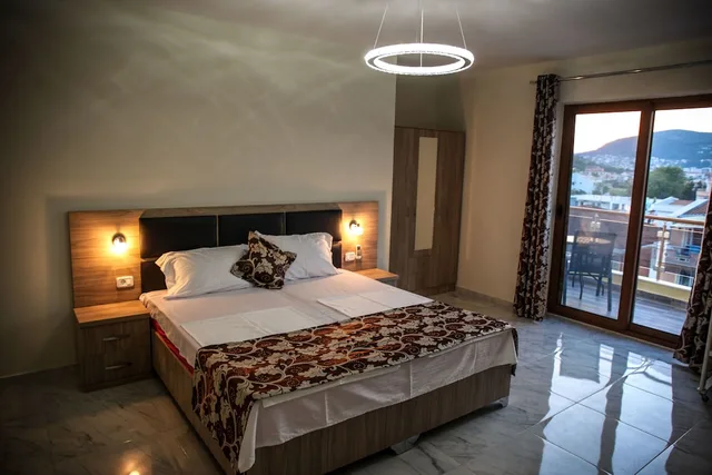 شقة بأربعة أسرّة بشرفة بغرفتي نوم مع أريكة، Hotel Montefila 2/3