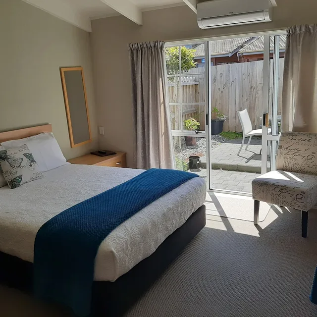 كوخ عائلي بسرير كوين وسريرين منفصلين، Cottage Mews Motel 9/10