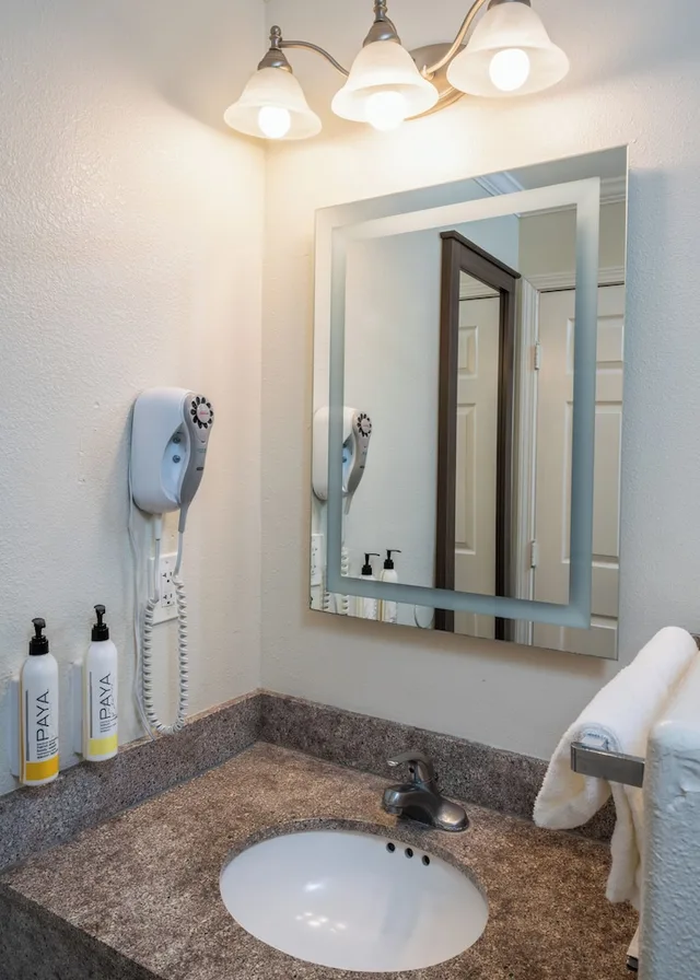 غرفة بسرير كوين، Pacific Inn Monterey 10/10