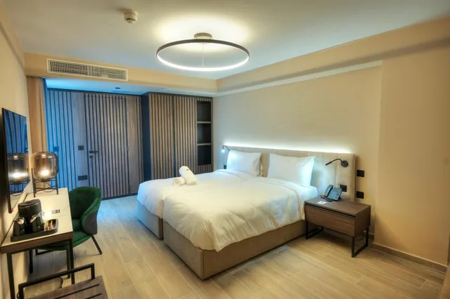 غرفة تنفيذية بسريرين منفصلين بشرفة، Aste Hotel 5/10