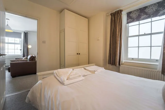 Premier, Apartment, Double Bed, Pet Friendly, Kitchen, Trinity Mews 1/4